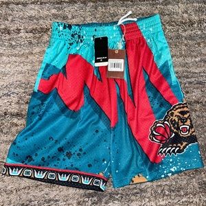 Mitchell and Ness Vancouver Grizzlies shorts size medium in men’s